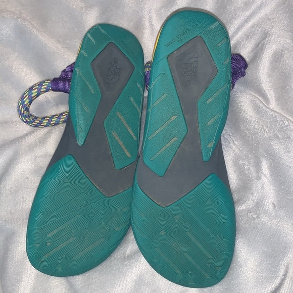 The north face skeena rope sandals velcro back strap size 7 purple teal yellow - Picture 4 of 4